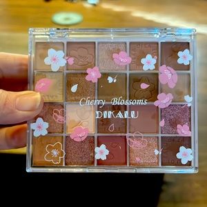 Cherry eye shadow. 20 compact. Brand new.